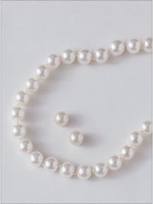 Female Pearl Necklace